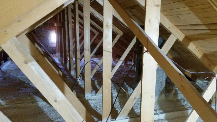 Izolace podlahy půdních prostor v Březsko